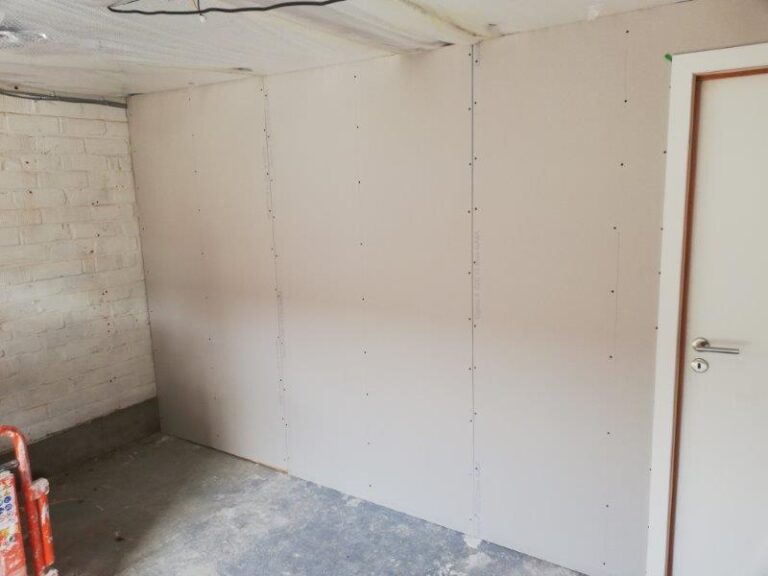 Schrijnw - wand in garage 2