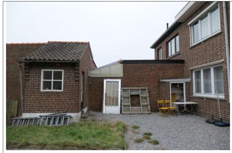 Bestaande aanbouw achter 1